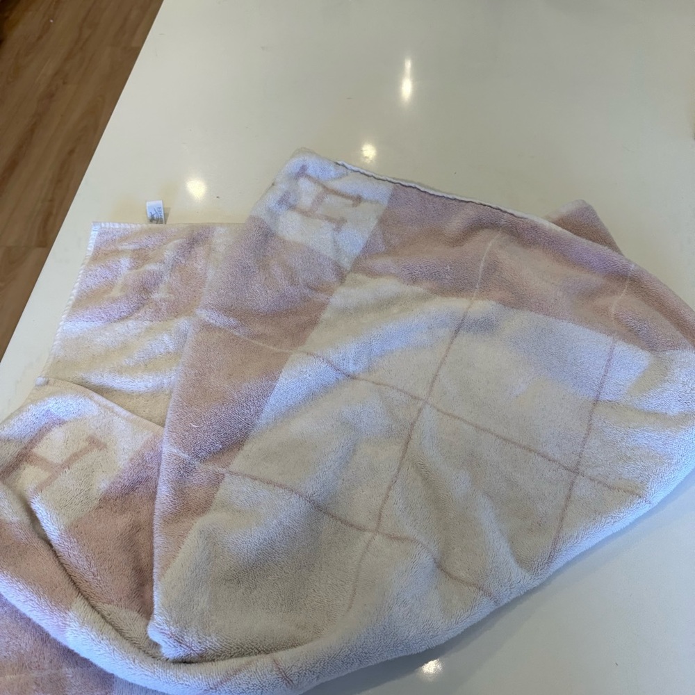 Girls Hermes towel 😍